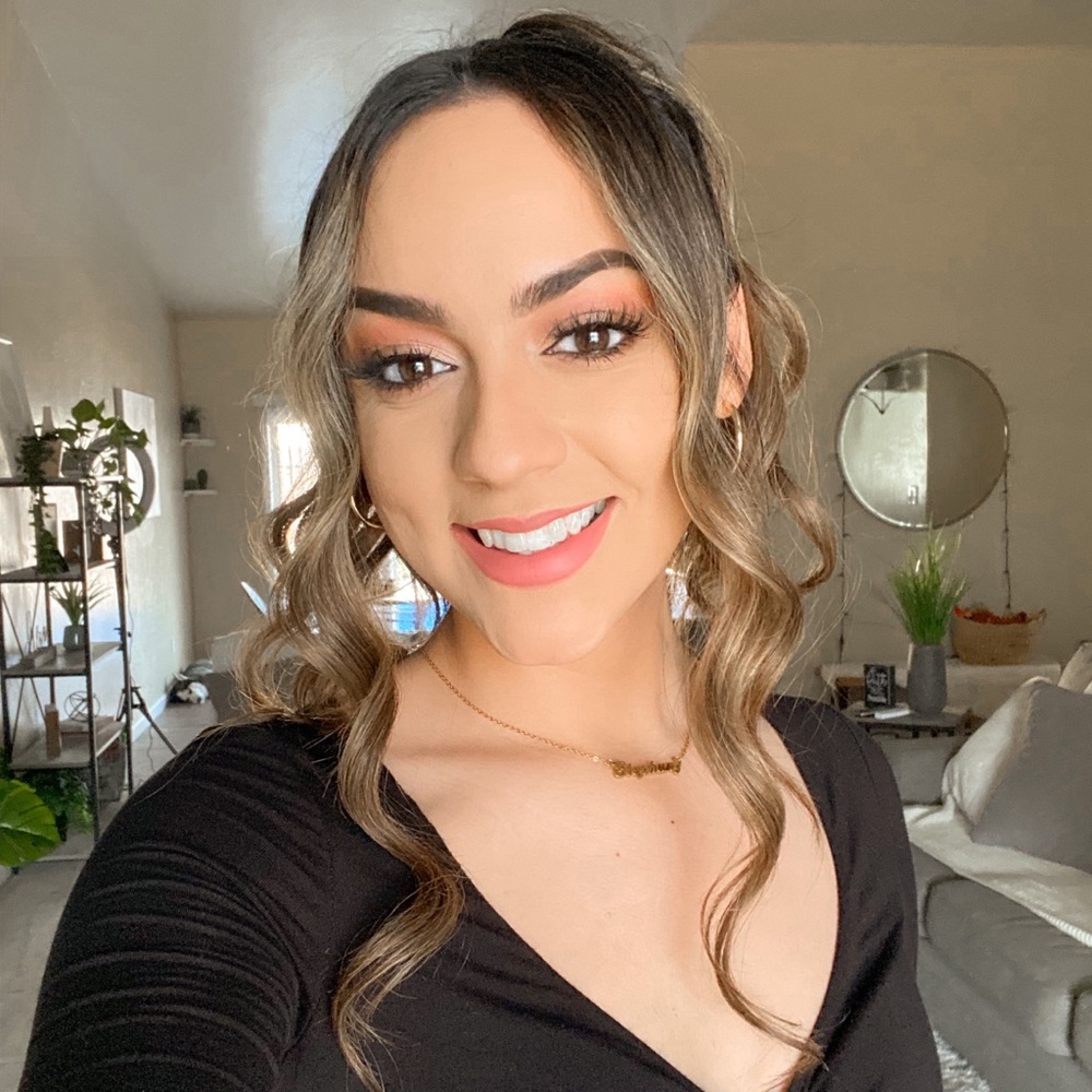 Meet your posher, Stephany 💗